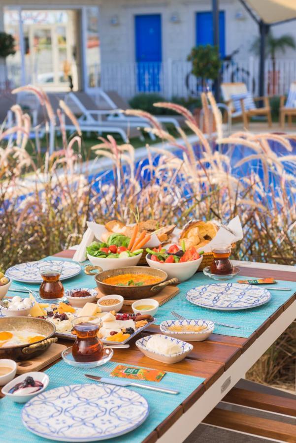 Rhodium Hotel Alacatı Bagian luar foto