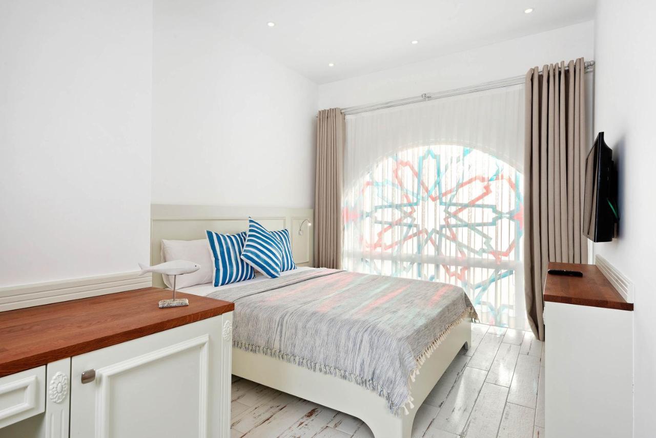 Rhodium Hotel Alacatı Bagian luar foto