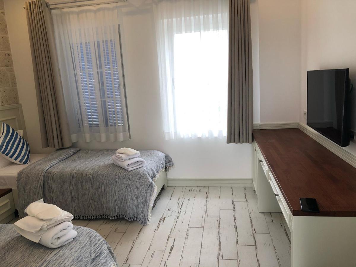Rhodium Hotel Alacatı Bagian luar foto