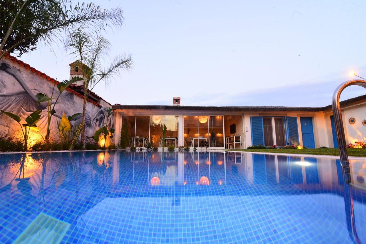 Rhodium Hotel Alacatı Bagian luar foto